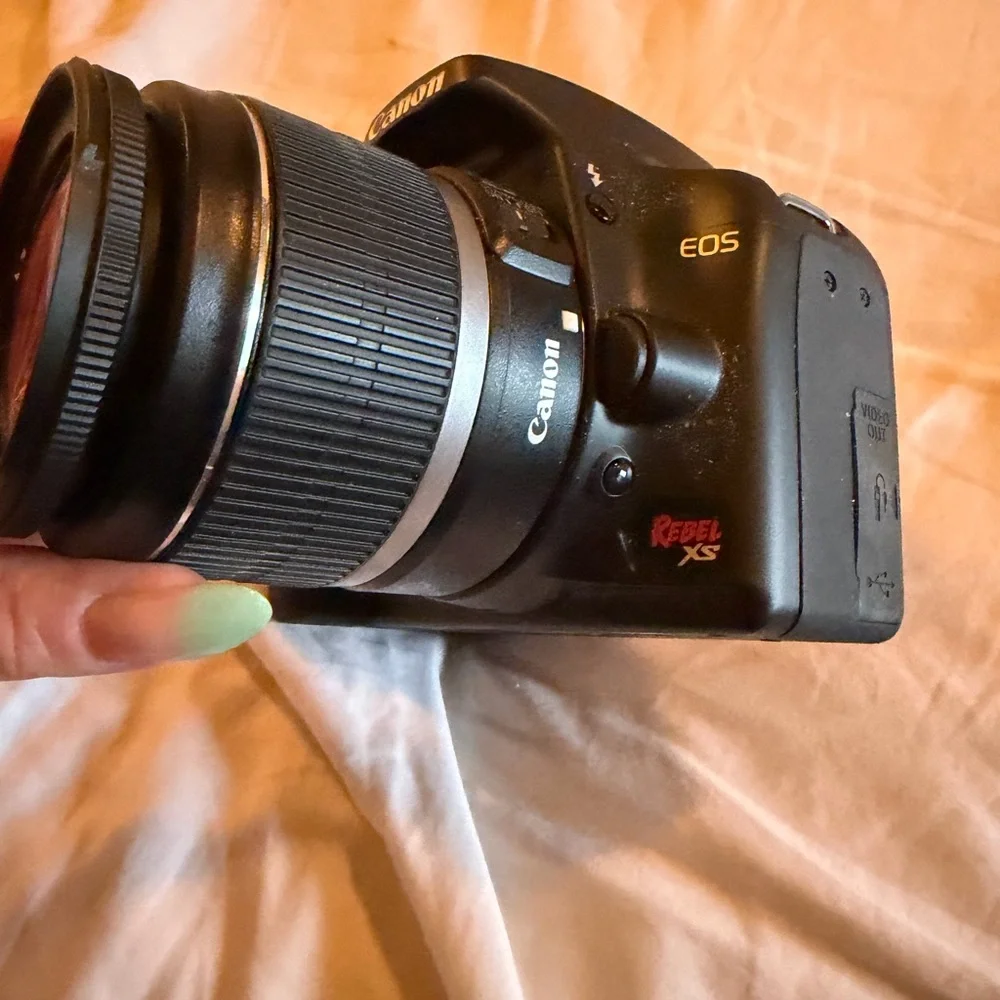 Canon Black EOS Rebel K S DSLR with 35-80mm Zoom Lens - Picture 3 of 13